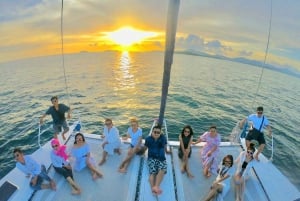 Phuket: Cruzeiro de catamarã para a caverna Promthep com jantar ao pôr do sol