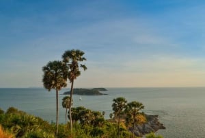 Phuket: Katamarancruise til Promthep-grotten med middag i solnedgangen