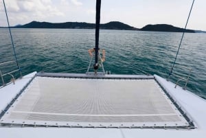 Phuket Katamaran Tour in Coral Island und Sunset Voyage