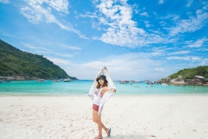 Phuket: Korallit ja Racha-saaret -jahdttretki lounaalla