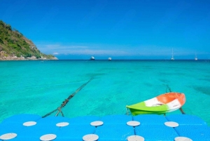 Phuket: Korallit ja Racha-saaret -jahdttretki lounaalla