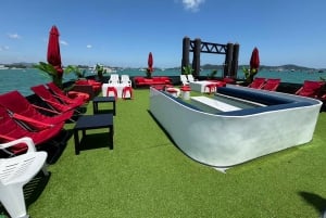 Phuket: Katamaran-cruise til Coral- og Racha-øyene og grillingfest