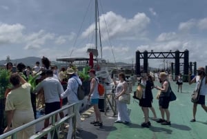 Phuket: Katamaran-cruise til Coral- og Racha-øyene og grillingfest