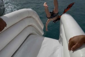 Phuket: Katamaran-cruise til Coral- og Racha-øyene og grillingfest