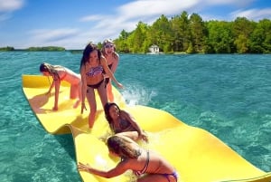 Phuket: Katamaran-cruise til Coral- og Racha-øyene og grillingfest