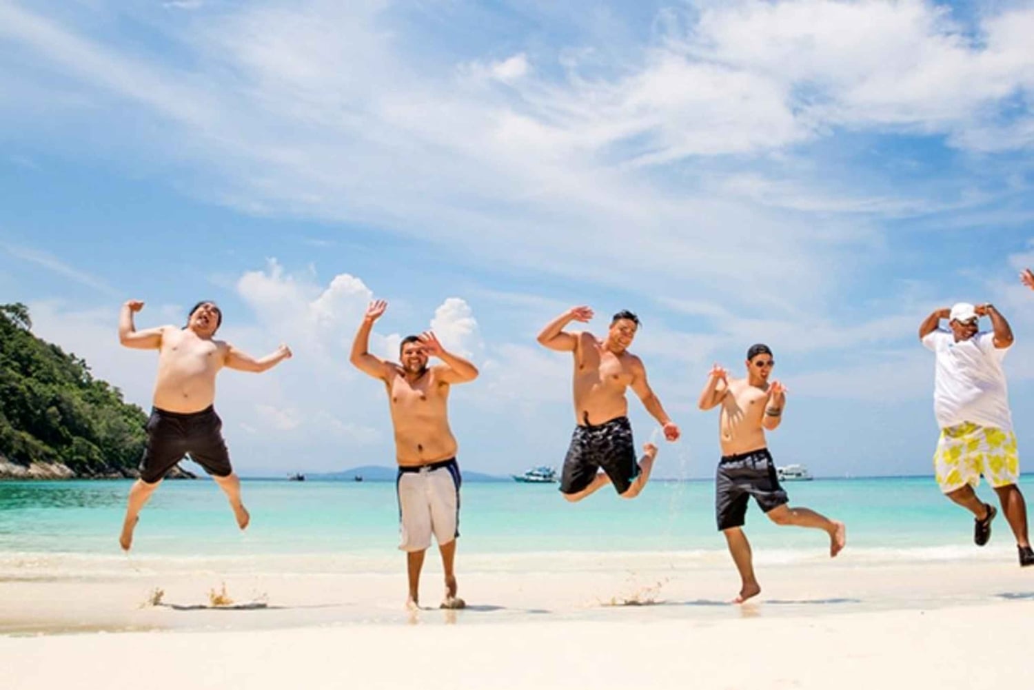 Пхукет: сноркелинг на островах Коралловый и Рача с обедом