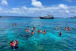 Phuket: Viagem de snorkeling às ilhas de coral e racha com almoço
