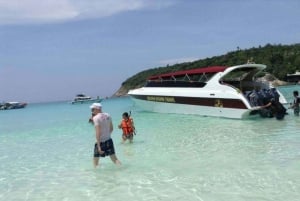 Phuket: Snorklingtur til Coral- og Racha-øyene med lunsj