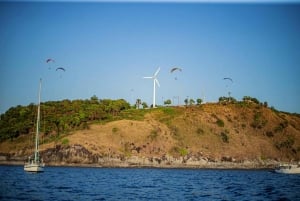 Phuket: kolacja o zachodzie słońca na wyspie Koralowej i Promthep na pokładzie katamaranu