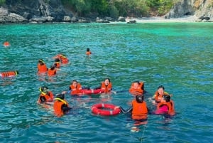 Phuket: kolacja o zachodzie słońca na wyspie Koralowej i Promthep na pokładzie katamaranu