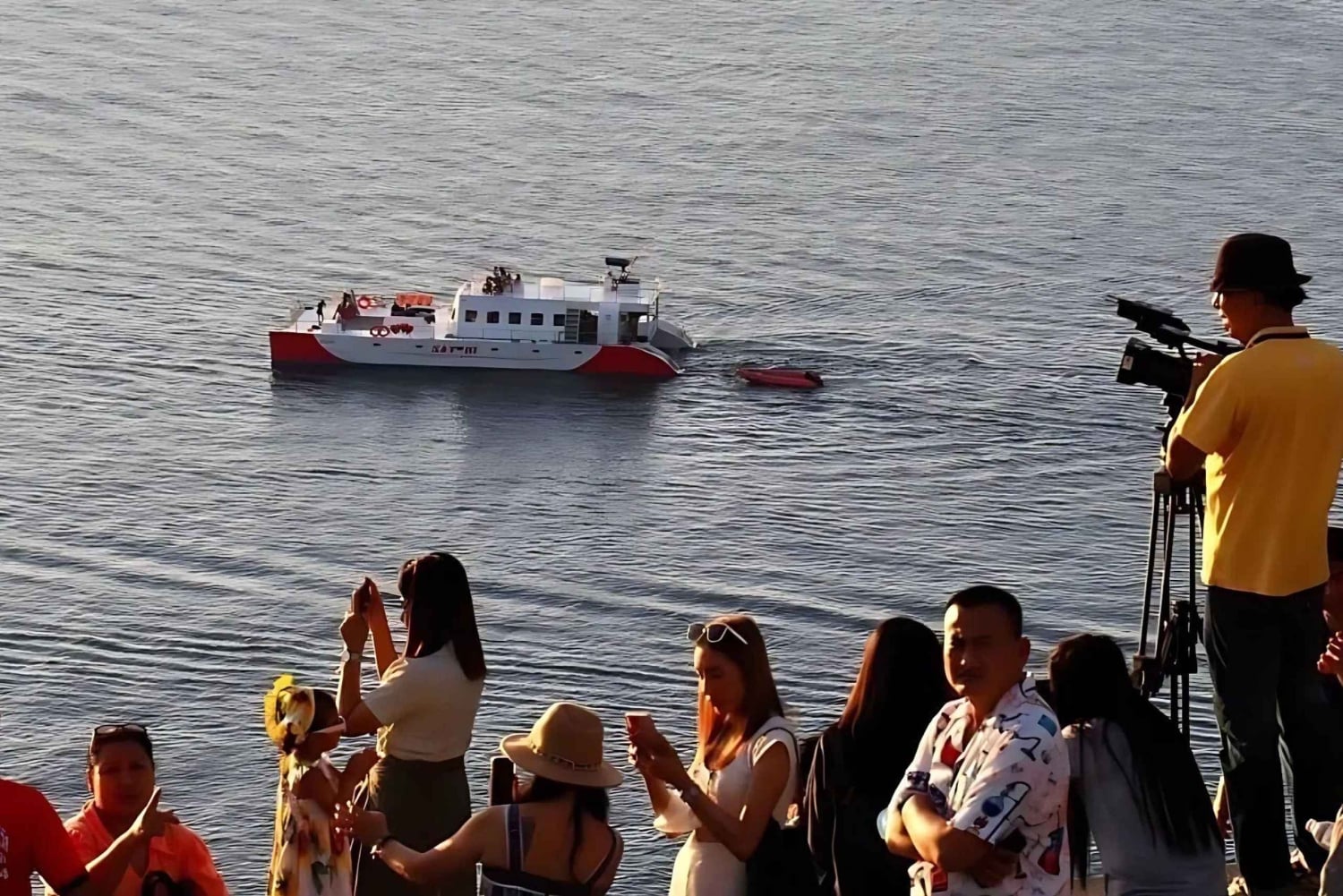 Phuket: Isola dei Coralli in catamarano con cena al tramonto