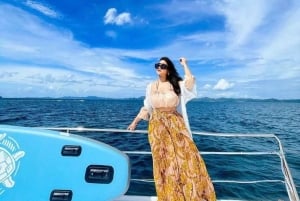 Phuket: Isola dei Coralli in catamarano con cena al tramonto