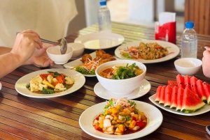 Phuket: Halvdagstur med langhalet luksusbåt til Coral Island