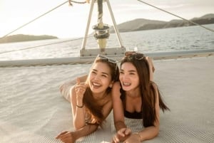 푸켓 산호섬 스노클링과 선셋 카타마란 크루즈