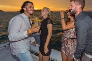 푸켓 산호섬 스노클링과 선셋 카타마란 크루즈