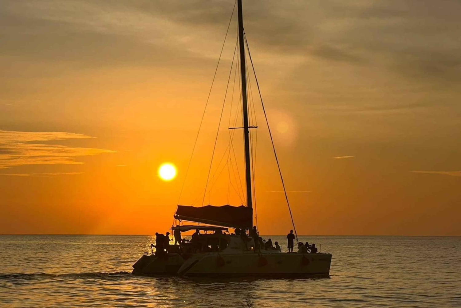 فوكيت: جزيرة المرجان وعشاء عند غروب الشمس على متن قارب الشراع