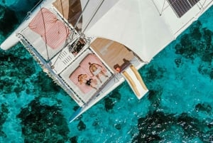 Phuket: Luksusowy rejs katamaranem z zachodem słońca i koralowcami