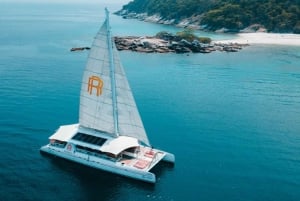 Phuket: Luksusowy rejs katamaranem z zachodem słońca i koralowcami