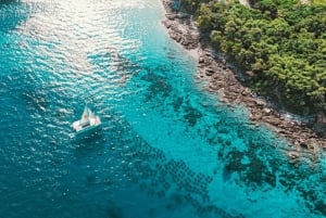 Phuket: Luksusowy rejs katamaranem z zachodem słońca i koralowcami