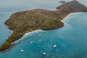 Phuket: Luksusowy rejs katamaranem z zachodem słońca i koralowcami