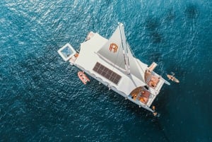 Phuket: Luksusowy rejs katamaranem z zachodem słońca i koralowcami