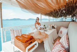 Phuket: Luksusowy rejs katamaranem z zachodem słońca i koralowcami