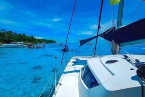 Пхукет: экскурсия на коралловой яхте на Коралловый остров с закатом