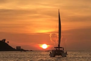 Phuket: Coral Yacht Boat Tour para Coral Island com pôr do sol