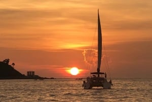 Phuket: Coral Yacht-båttur til Coral Island med solnedgang