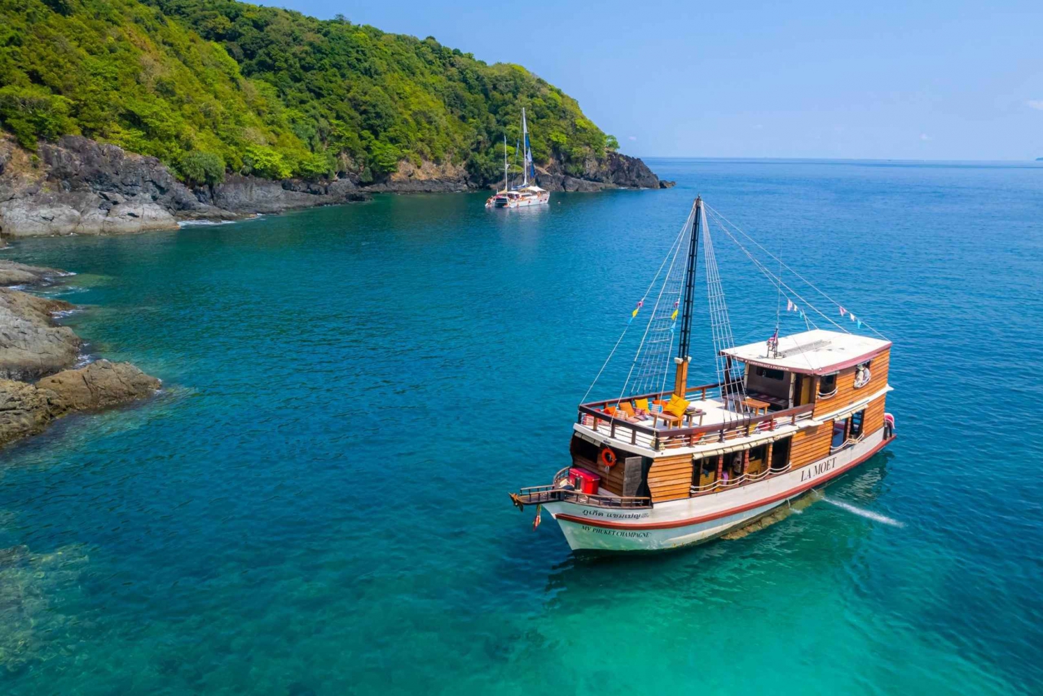 Phuket: Dagsutflykt med kryssning och lunch med traditionell junkbåt
