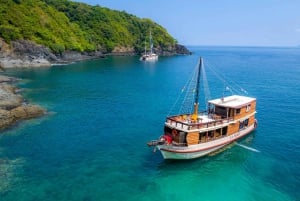 Phuket: Tagestour Kreuzfahrt mit Mittagessen auf einem traditionellen Boot