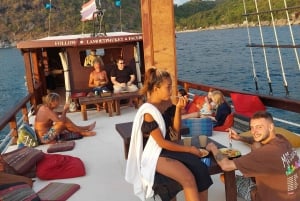 Phuket: Day Trip Cruise with Lunch by Traditional Junk boat