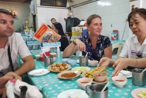 Phuket: Food Tour with Michelin Guides and Old Town Tour