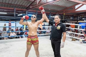 Phuket: Freitagabend Muay Thai-Kampf im Rawai Boxing Camp