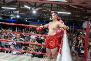 Phuket: Freitagabend Muay Thai-Kampf im Rawai Boxing Camp