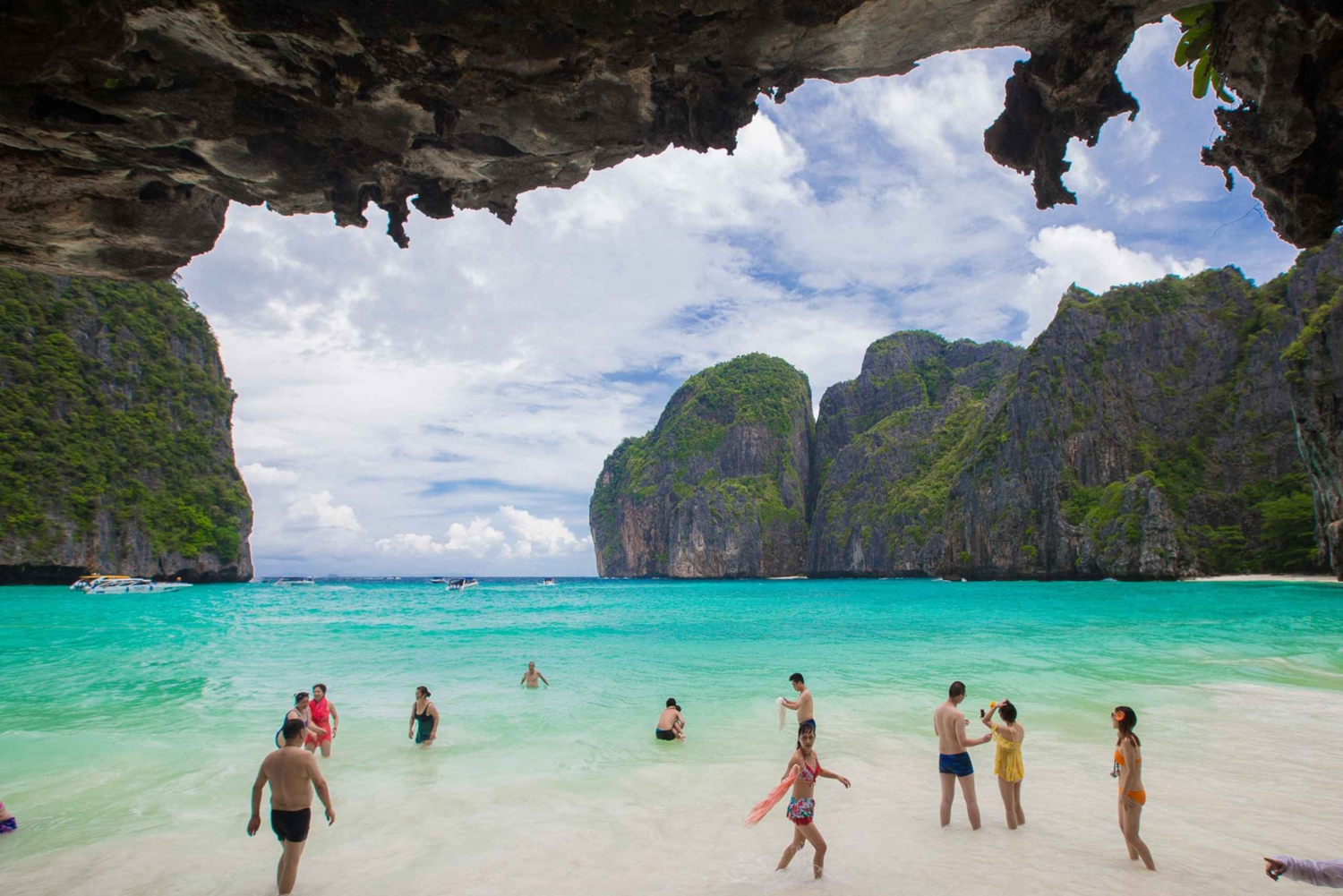 Phuket: Full Day Early Bird to Phi Phi Island & German Guide