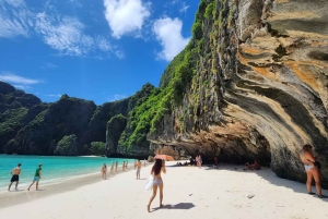 Phuket: Full Day Early Bird to Phi Phi Island & German Guide