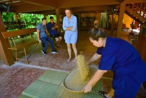 Phuket: Ganztagestour durch das lokale Leben und die Kultur mit Abholung und Mittagessen