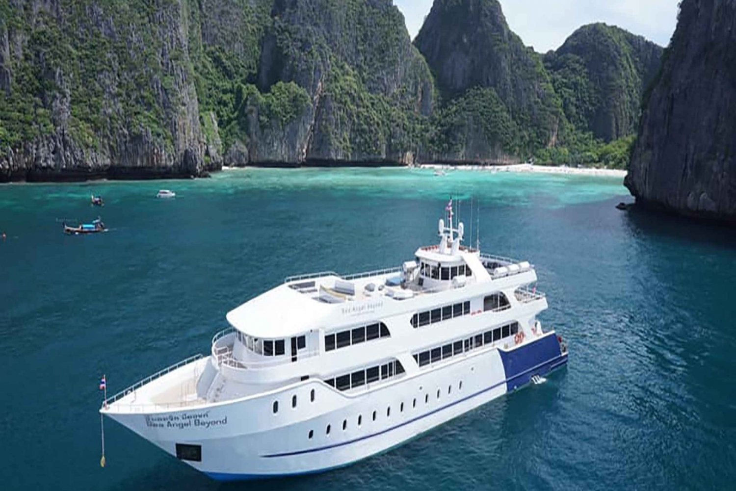 Phuket: Full-Day Trip to Phi Phi Islands by Ferry with Lunch