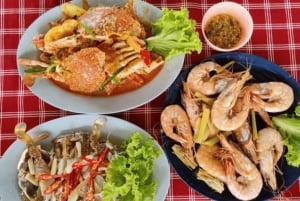 Phuket: tour guiado al atardecer con cena en el mercado de marisco.