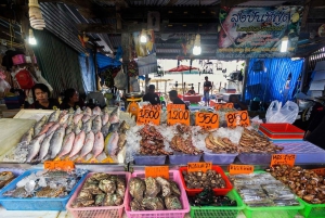 Phuket: tour guiado al atardecer con cena en el mercado de marisco.
