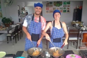 Phuket: lezione di cucina tailandese facile di mezza giornata e tour del mercato locale