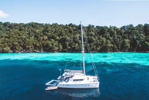 Phuket : Excursion d'une demi-journée en yacht privé à Maiton, sur l'île de Corail