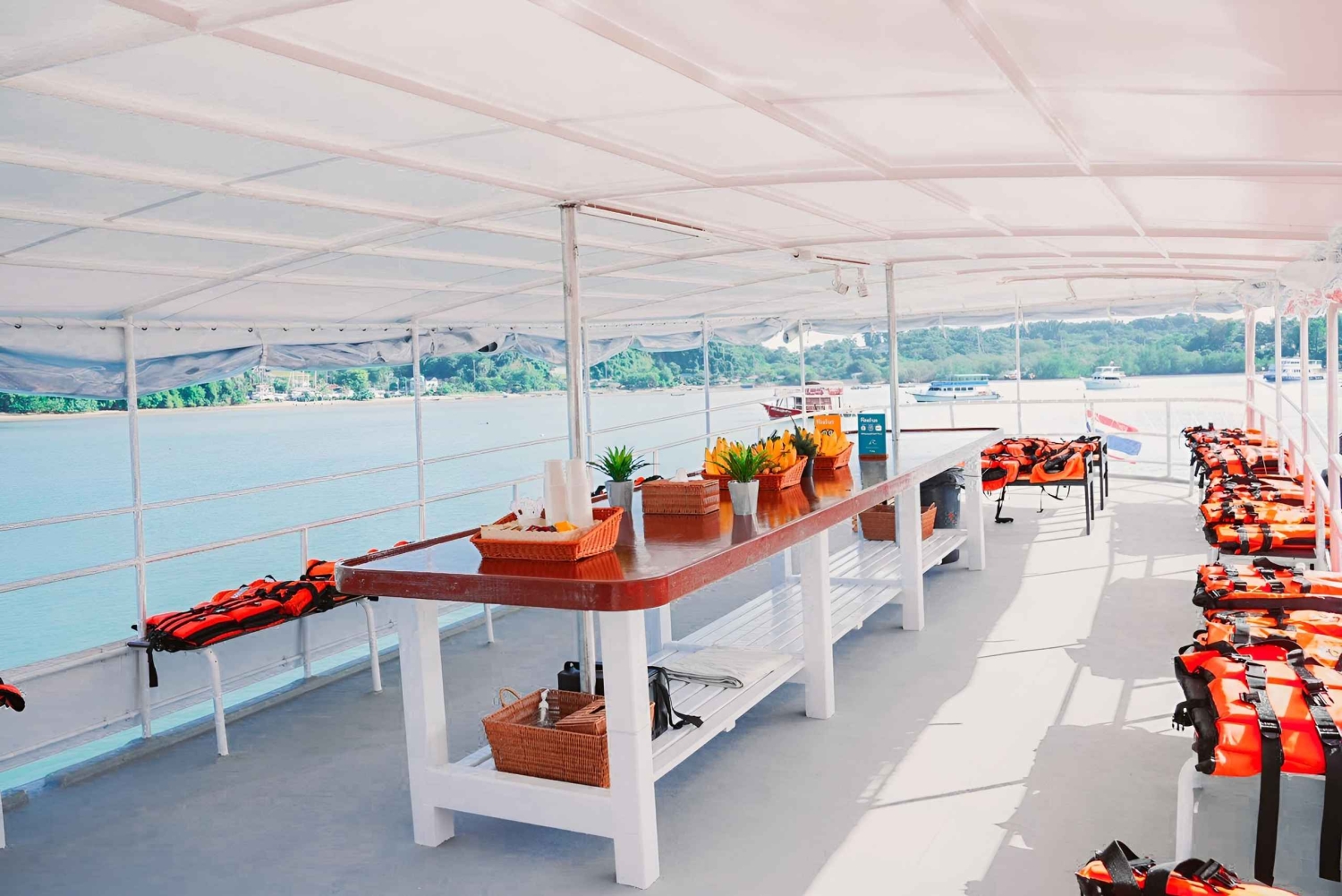 Phuket: Excursión de un día en barco por la isla de James Bond y en canoa