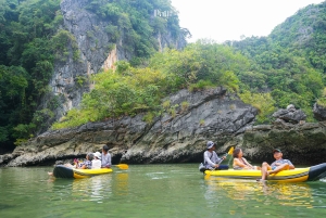 Phuket: Excursión de un día en barco por la isla de James Bond y en canoa