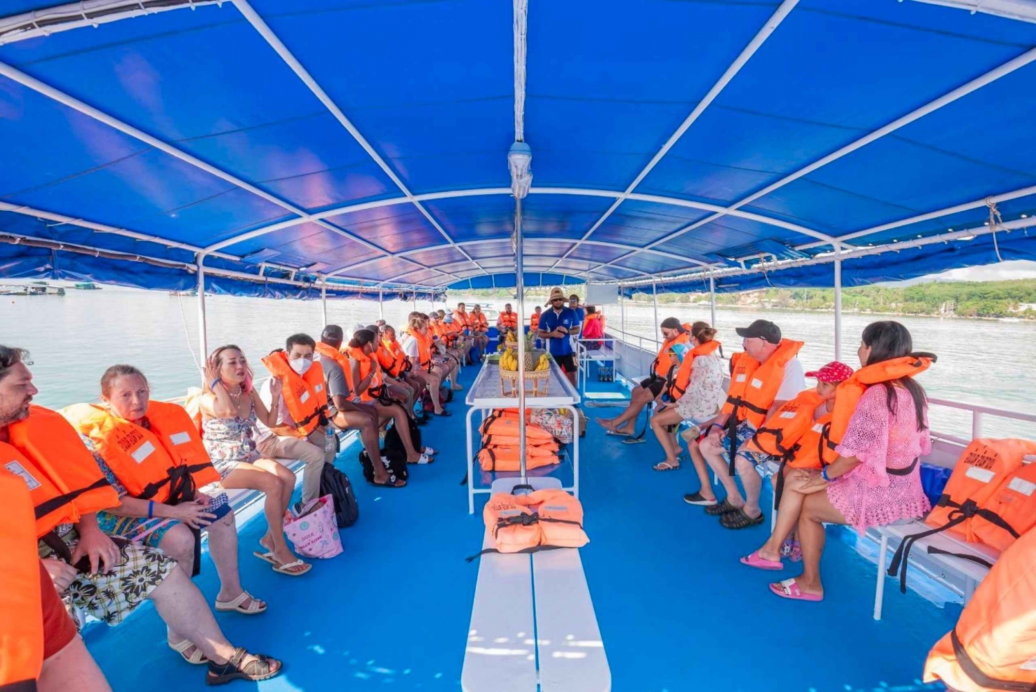 Phuket: Ilha James Bond em um grande barco com canoagem