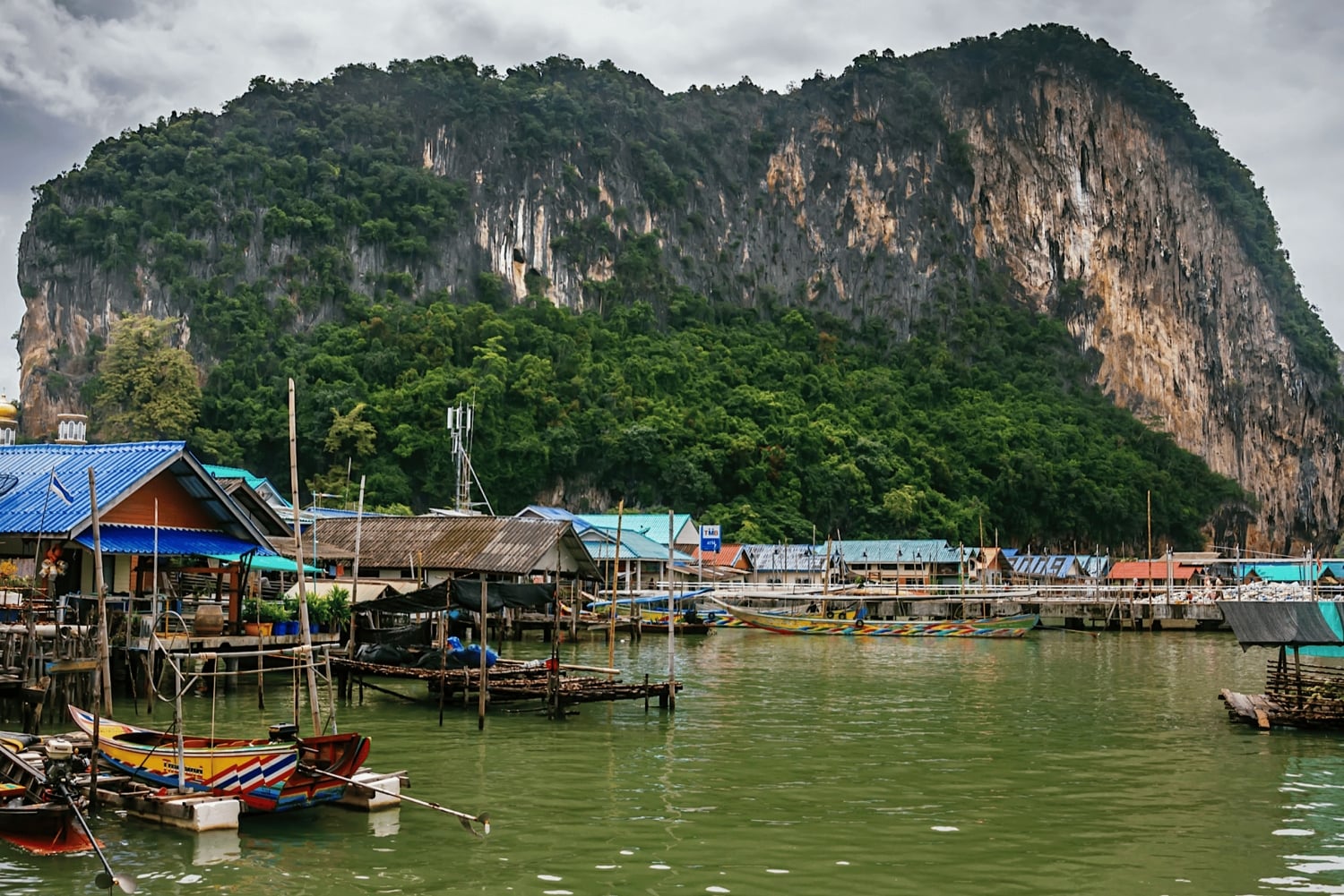 Phuket: James Bond Island med langhalet båd og abetempel