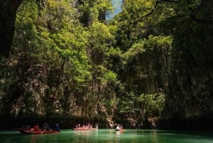 Phuket: James Bond Island med langhalet båd og abetempel
