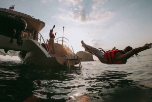 푸켓 제임스 본드 아일랜드 카누 & 선셋 요트 디너