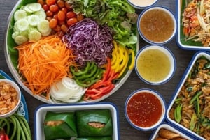Phuket: James Bondin saari ja Phang Nga -lahden auringonlaskun katamaraanikierros